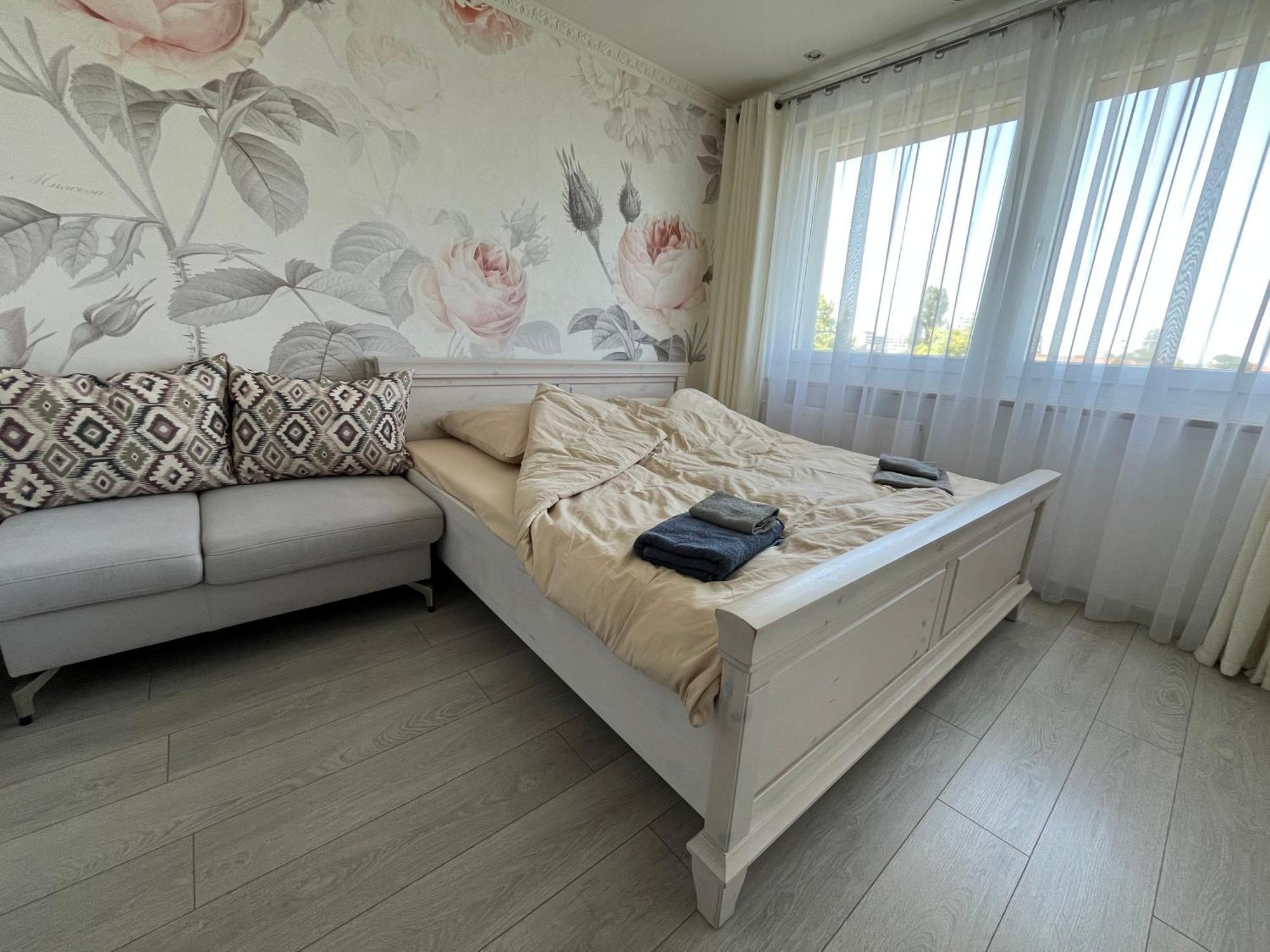 Apartment Sweet *